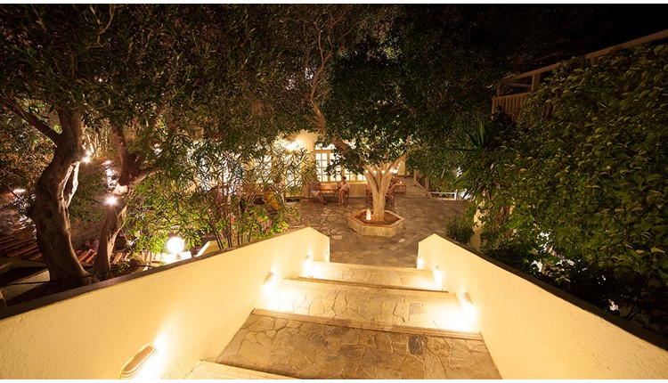 Elpida Village, Крит